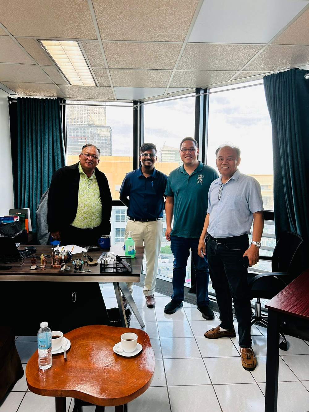Commercial discussion in a shipping office